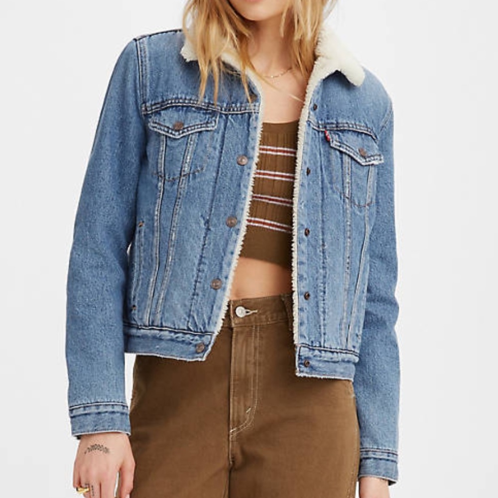 LEVI’S® ORIGINAL SHERPA TRUCKER JACKET. Worn in Indigo - Dark wash. Size: XS